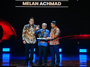 Kisah Mbah Guru Matematika, Kreator TikTok 79 Tahun Kasih Ilmu Gratis Online
