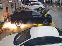 Pernyataan Zeekr soal Mobil Listrik Terbakar di Dekat SPKLU