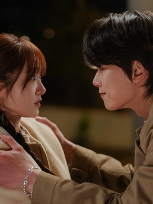 Momen Kim Hye Jun Terpesona Cha Woo Min di Drakor My Bias, My Boss