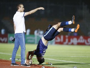 Pemain Ini Lagi-lagi Bikin Assist Salto Lemparan ke Dalam
