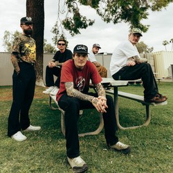 Neck Deep Random Liburan ke Atlantis Ancol, Netizen: Mas-mas Wales Bahagia Pol!