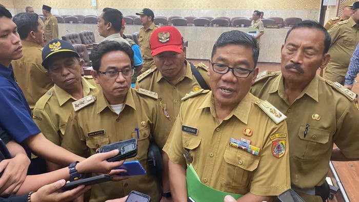 Para kades di Jember saat kunjungan ke Kantor DPRD