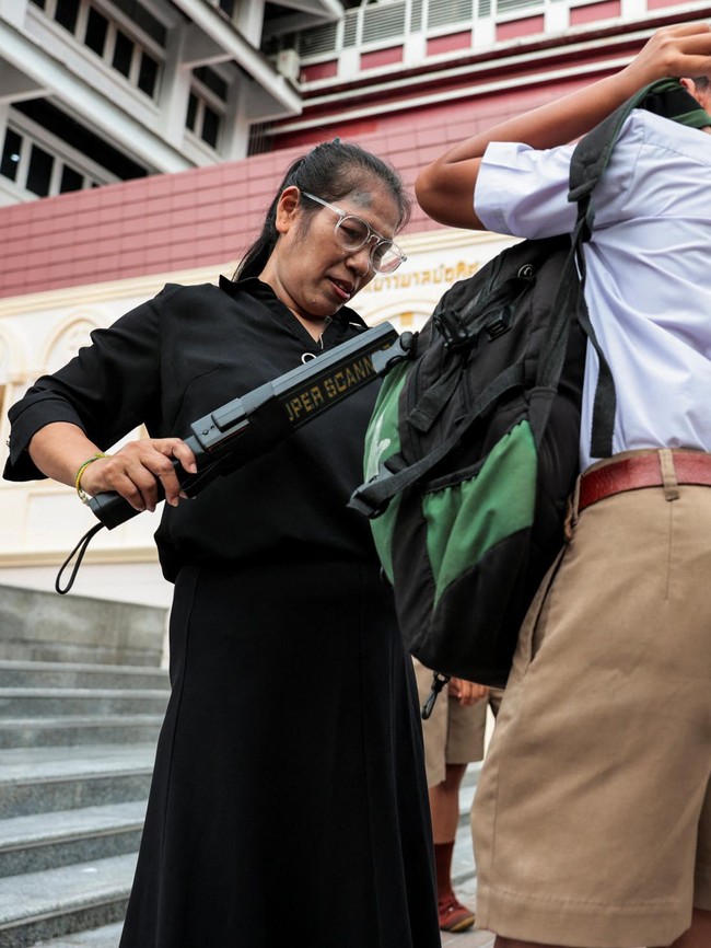 Pasca Penembakan Maut, Sekolah Thailand Pasang Detektor Logam untuk Perketat Keamanan
