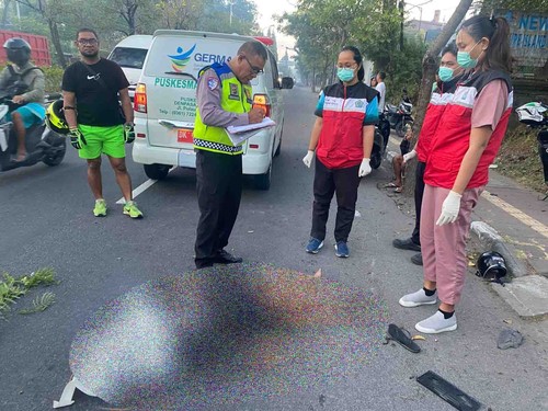 Penanganan lakalantas dengan 1 korban meninggal di Bypass Ngurah Rai, Denpasar Timur, Kota Denpasar, Senin (10/8/2026) (Dok. Satlantas Polresta Denpasar)