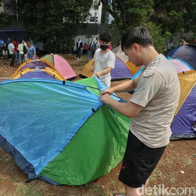 Pencari Suaka Afghanistan Dirikan Tenda di Depan Kedubes Australia Jakarta