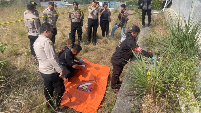 -Penemuan kerangkanya manusia Jalan Kampung Mekar Jaya RT 01/RW 02, Kelurahan Batu IX, Kecamatan Tanjungpinang Timur, Kota Tanjungpinang, Kepulauan Riau (Kepri) (dok Polresta Tanjungpinang)