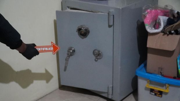 Polisi saat melakukan olah TKP perampokan di SPBU Selokromo di Kecamatan Leksono, Kabupaten Wonosobo. Foto diunggah Senin (19/8/2026).