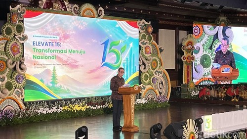 Perayaan HUT ke-15 PT Jamkrida Bali Mandara oleh Dirut Anak Agung Ngurah Adhi Ardhana di Art Center, Denpasar, Senin (10/8/2026). Dok. Rizki Setyo