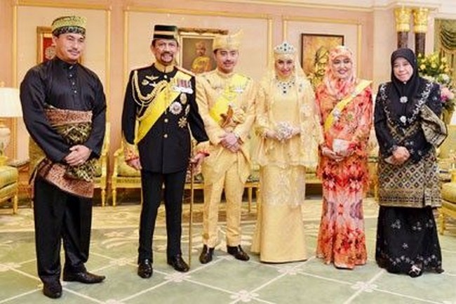 Wanita 33 tahun itu merupakan anak kedua dari bangsawan Brunei Pengiran Haji Bolkiah dan istrinya Pengiran Hajah Nooraismah. Sebelum jadi putri kerajaan, ia memiliki keahlian di bidang informasi dan teknologi. Foto: REUTERS