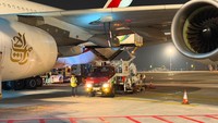 Pesawat Raksasa Airbus A380 Mendarat di Soetta, Isi 92.901 Liter Avtur