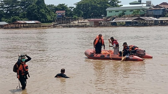 Petugas SAR menemukan korban tenggelam di Sungai Kahayan. (Istimewa)