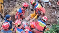 2 Pekerja Proyek Tertimpa Beton Turap di Jaktim, Alami Luka di Kepala