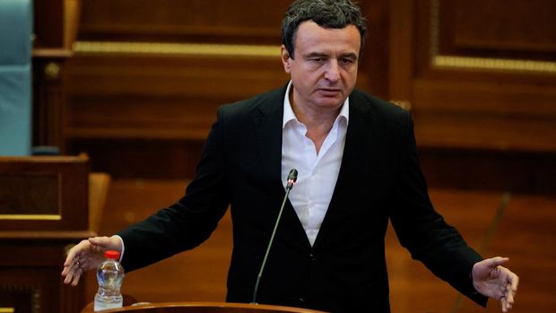Plt PM Kosovo Albin Kurti saat berbicara dalam sidang parlemen