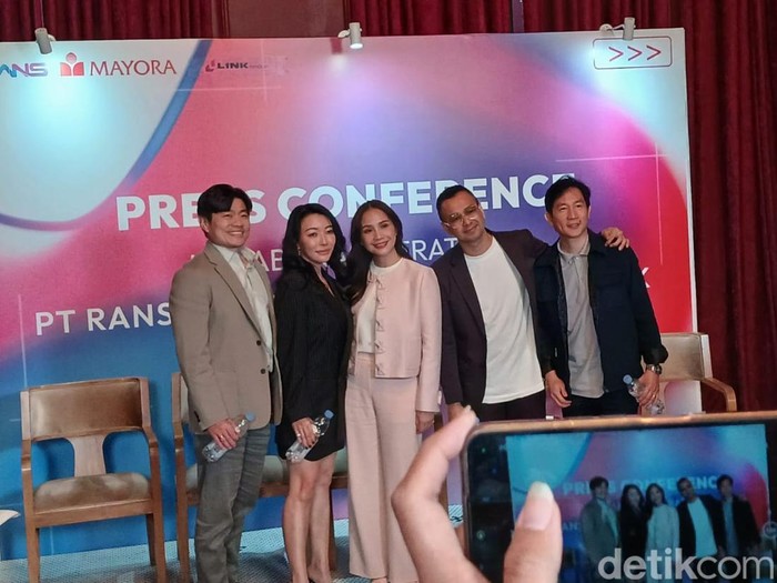 Konferensi pers kemitraan PT RANS Entertainment Indonesia Tbk (RANS) dengan PT Mayora Indah Tbk (MYOR) dan LINK Group International di kawasan Panglima Polim, Jakarta Selatan, Senin (10/8/2026).