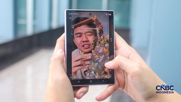 Samsung Galaxy Z Fold8. (CNBC Indonesia/Faisal Rahman)