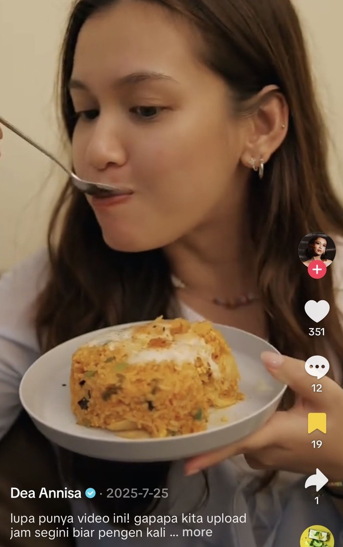 Sempat Belajar Masak, Dea Annisa Bikin Nasi Goreng Kimchi hingga Roti Panggang