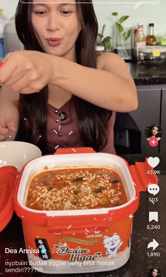 Sempat Belajar Masak, Dea Annisa Bikin Nasi Goreng Kimchi hingga Roti Panggang