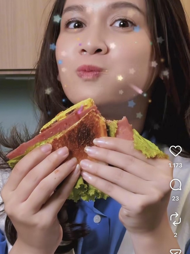 Sempat Belajar Masak, Dea Annisa Bikin Nasi Goreng Kimchi hingga Roti Panggang