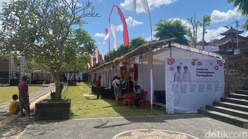 Stand UMKM pameran pembangunan HUT RI di Karangasem yang berlangsung di Taman AA Karang Candra Bhuana, Senin (10/8/2026).