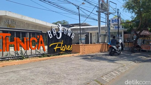 Suasana Bajawa Kafe di Jalan Majapahit, Kota Mataram, NTB, Senin (10/8/2026). (Foto: Nathea Citra/detikBali)