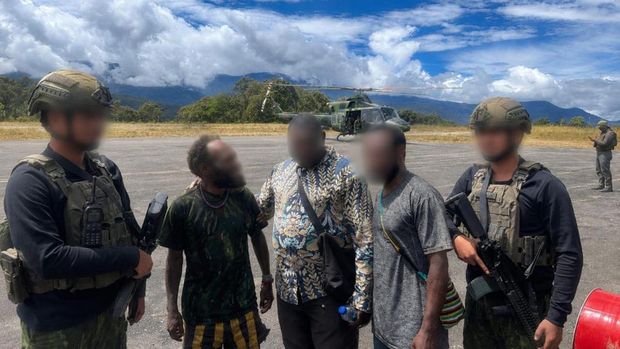 TNI evakuasi warga dari konflik di Ugimba, Intan Jaya, Papua Tengah