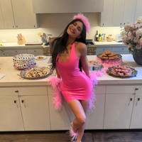 Kylie Jenner memperlihatkan suasana meriah pesta ulang tahunnya yang ke-29 di Instagram. Bersama para sahabat dan saudari, Kylie menggelar tema ‘Princess Kitty’ serba pink.Foto: Instagram