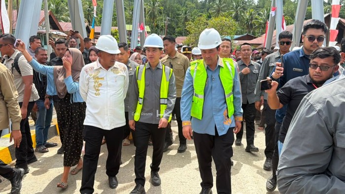 Wapres Gibran Tinjau Proyek Rehab Jembatan Lumut Garapan HK