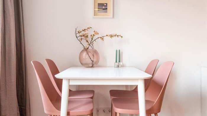 Warna cat dinding blush pink.