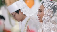 Aulion dan Pila berdoa untuk segala kelancaran menjalani biduk rumah tangga. 9Foto: dok Instagram aulion)