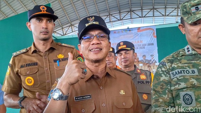 Bupati Bandung Dadang Supriatna