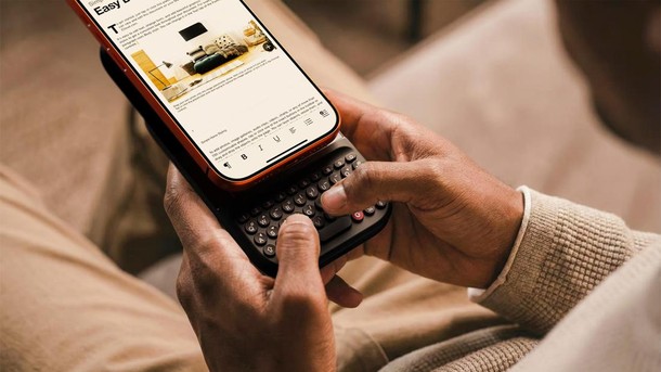 Keyboard ala BlackBerry Kembali, Bisa Dipasang ke Smartphone Modern