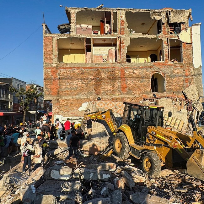 Foto: Porak-poranda Diguncang Gempa, Jeroan Gedung di Kolombia Sampai Terekspos