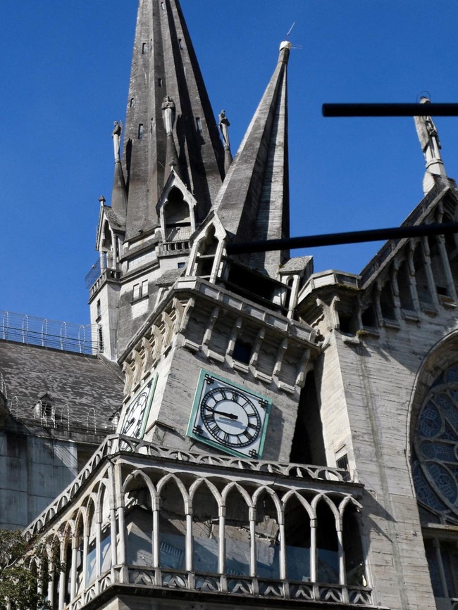 Foto: Before-After Katedral Tertinggi di Kolombia yang Rusak Usai Gempa M 7,4