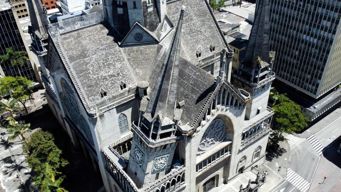 A drone view shows damage to the Metropolitan Cathedral Basilica after an earthquake, in Manizales, Colombia August 10, 2026. REUTERS/Andres Camilo Valencia