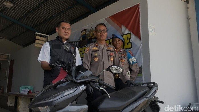 Ungkap kasus penangkapan DPO pencurian 4 TKP dalam sehari di Mapolsek Genuk, Selasa (11/8/2026).