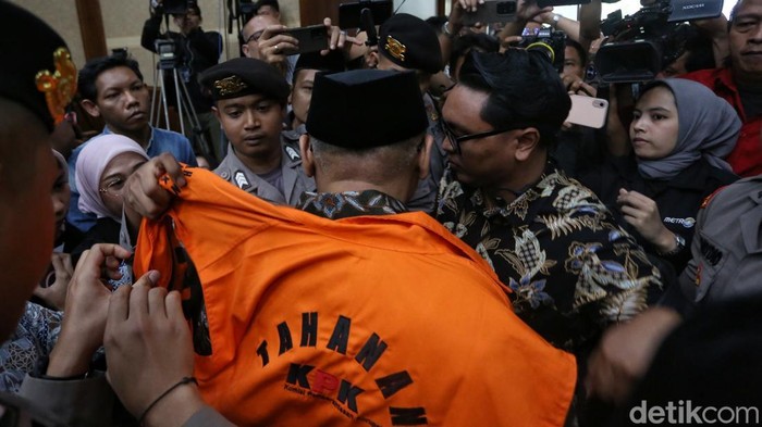 Eks Menag Yaqut Didakwa Perkara Kuota Haji, Negara Disebut Rugi Rp622 Miliar Mantan Menteri Agama Yaqut Cholil Qoumas didakwa merugikan keuangan negara sebesar Rp622,09 miliar dalam kasus dugaan korupsi pengelolaan kuota haji tambahan tahun 2023-2024. Dakwaan tersebut dibacakan jaksa penuntut umum dalam sidang di Pengadilan Tipikor Jakarta Pusat, Selasa (11/8/2026).