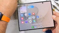 Galaxy Z Fold 8 Disiksa Pasir dan Ditekuk, Hasilnya Bikin Kaget