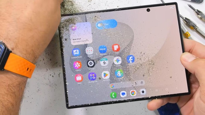 Galaxy Z Fold 8 disiksa