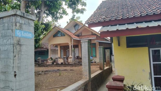 Gang Kondom di Blok Panyindangan, Desa Cieurih, Kecamatan Maja, Kabupaten Majalengka Gang Kondom di Blok Panyindangan, Desa Cieurih, Kecamatan Maja, Kabupaten Majalengka