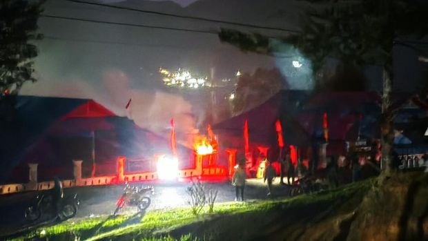 Gedung pemerintahan di Puncak, Papua Tengah dibakar massa. Gedung pemerintahan di Puncak, Papua Tengah dibakar massa.