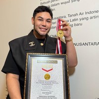 Ivan Gunawan Cetak Rekor MURI, Sulap Batik Madura Lewat Pameran Fashion