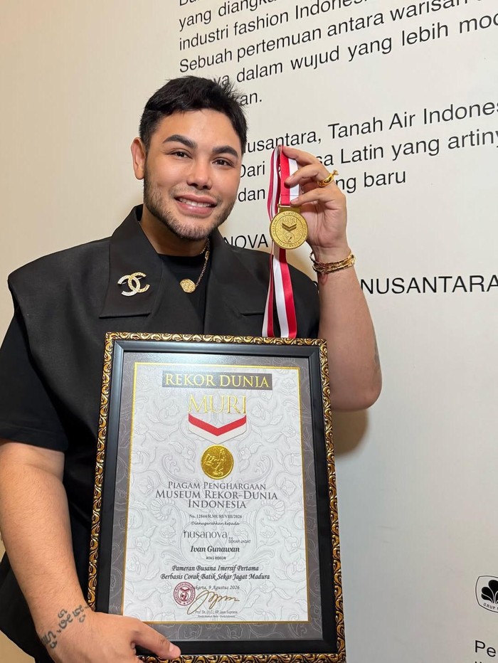 Ivan Gunawan dapatkan MURI.