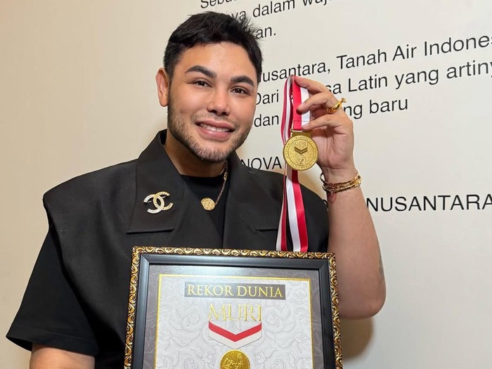 Ivan Gunawan dapatkan MURI.