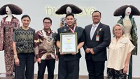 Haru dan Bahagia Ivan Gunawan Exhibition Nusanova Dapat Rekor MURI