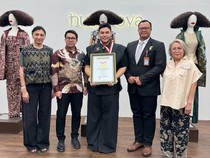 Haru dan Bahagia Ivan Gunawan Exhibition Nusanova Dapat Rekor MURI
