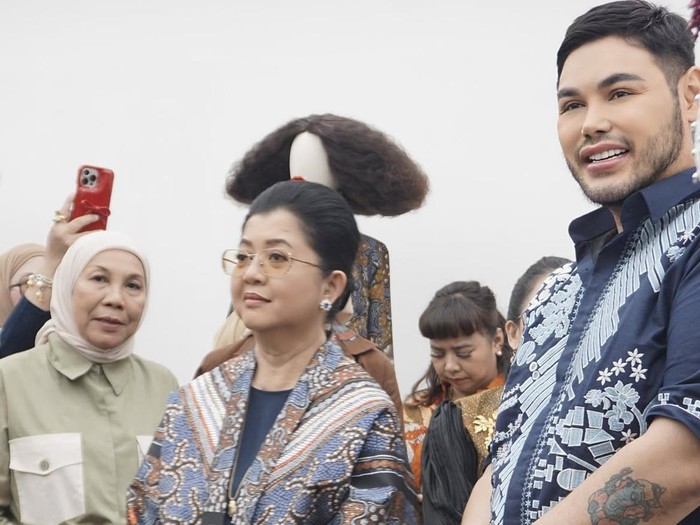 Ivan Gunawan dapatkan MURI.