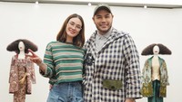 Deretan selebritas juga menyaksikan langsung karya Ivan Gunawan, seperti Luna Maya, Ayu Ting Ting, Ruben Onsu, Wendi Cagur, Pampam, Denada, Rossa, dan masih banyak lainnya. Foto: Instagram @ivan_gunawan