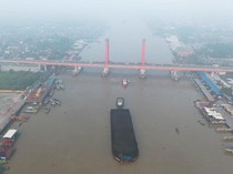 Warga Palembang Keluhkan Asap Karhutla: Serpihan Kotori Rumah-Bikin Mata Perih