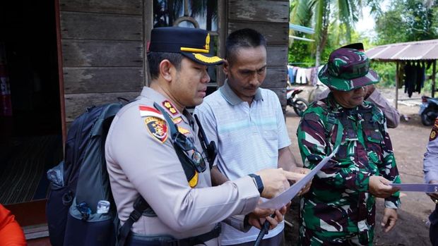 Kapolres Meranti Patroli door to door mengedukasi warga untuk mencegah karhutla, Selasa (11/8/2026).