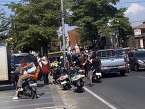 Tawuran Antarsiswa di Jalan Andi Djemma Makassar Dibubarkan Warga-Ojol